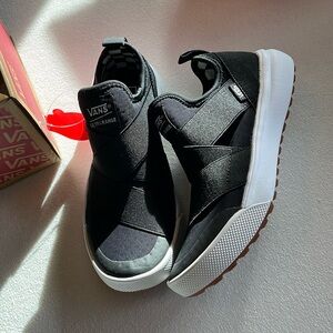 NEW Vans Ultrarange Sneakers